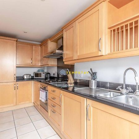 Perfect Spot In Central Windsor & Free Parking! Extérieur photo