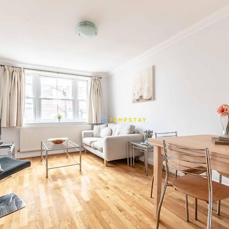 Perfect Spot In Central Windsor & Free Parking! Extérieur photo