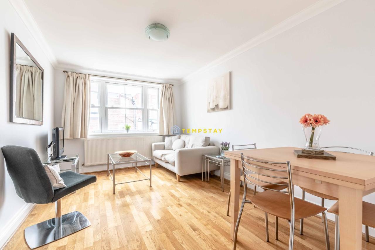 Perfect Spot In Central Windsor & Free Parking! Extérieur photo