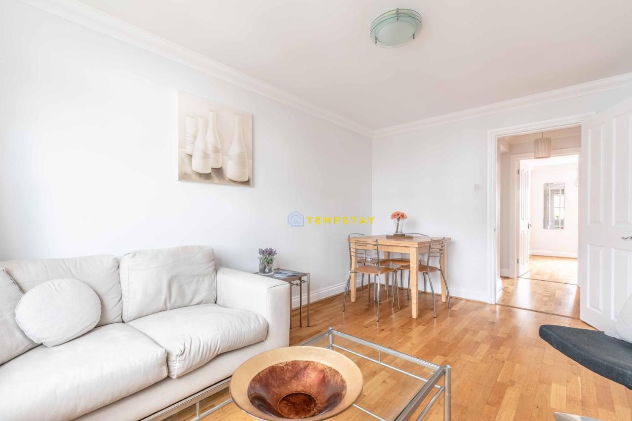 Perfect Spot In Central Windsor & Free Parking! Extérieur photo